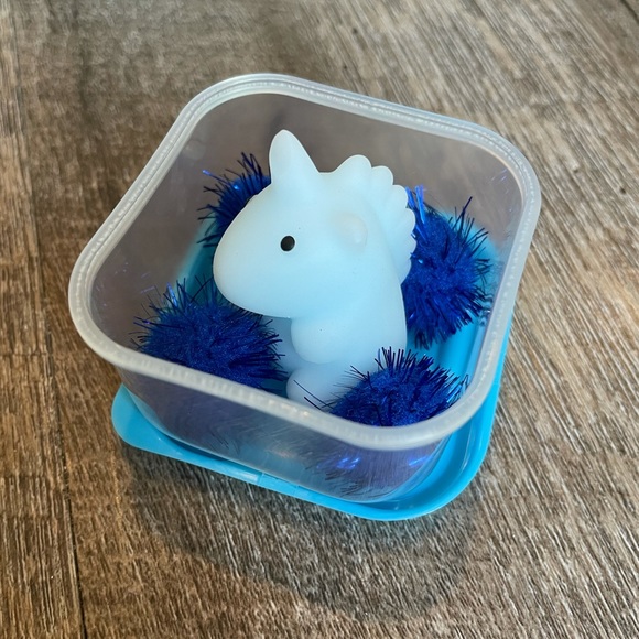 Sensory Bin for Kids: Play/Special Needs/Travel - Picture 10 of 16